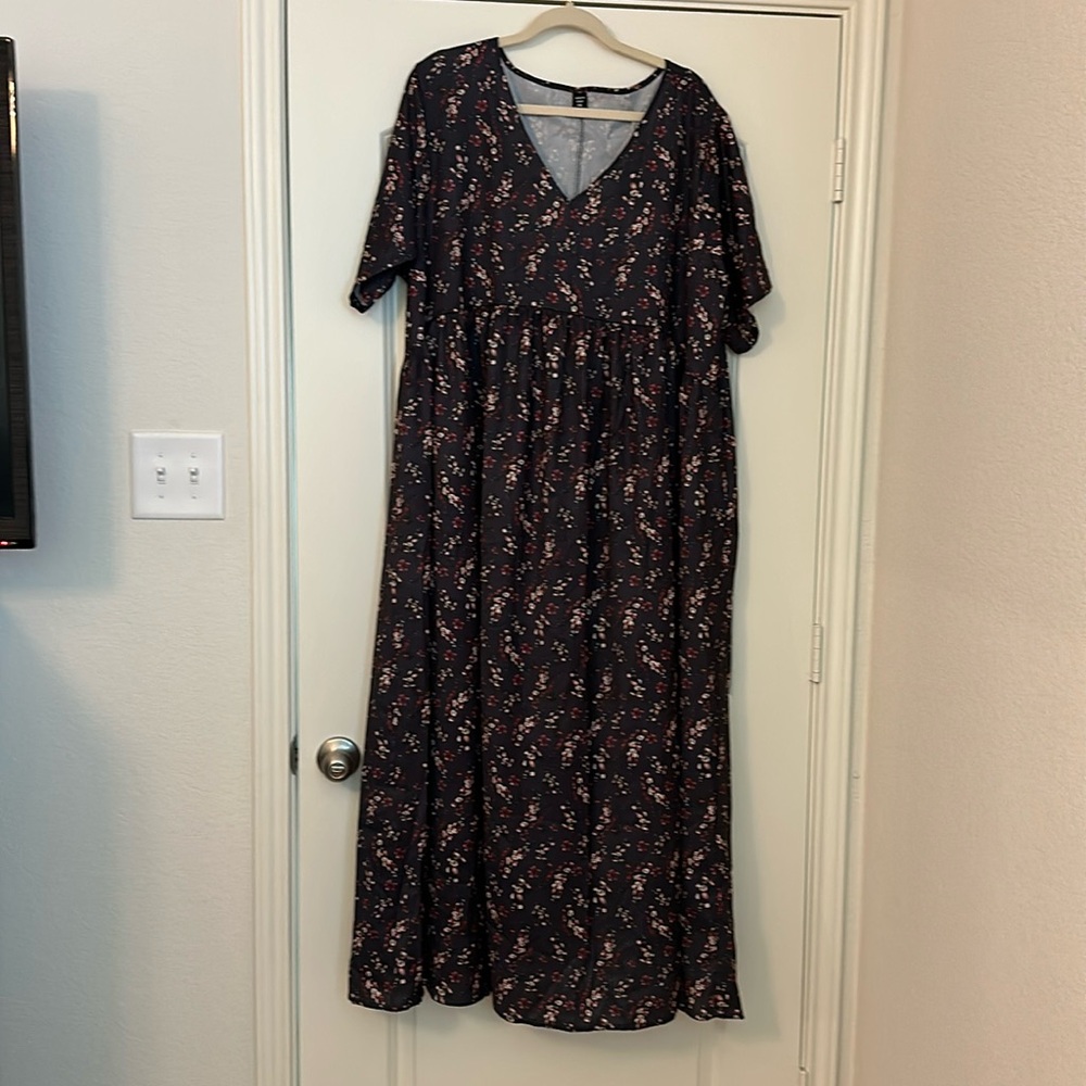 BRAND NEW Charcoal Gray Floral Maxi Dress, 4XL